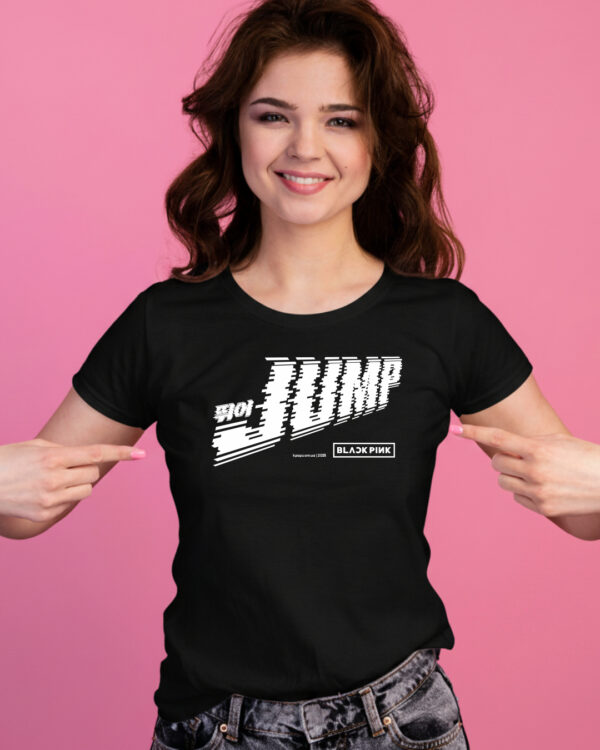 Чорна жіноча футболка з написом Jump — модний мерч Blackpink